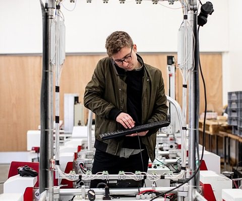 开放式人工智能文章写作器：快速提升文档质量